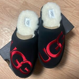 Men Scuff Logo Slippers.  Size 8  Brand new still in the box.